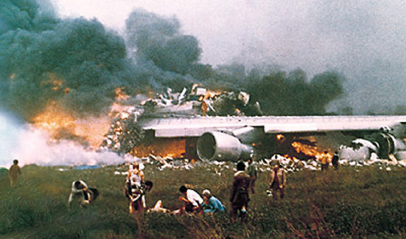 Survivors gather away from the wreckage of Pan Am Flight 1736 (Author unknown)